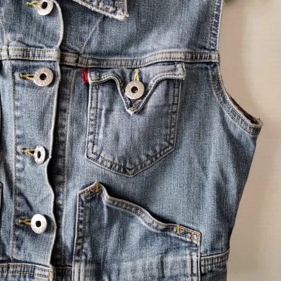 Levi's Blue Denim Vest Women's SZ Medium Cropped Y2K Classic Streetwear Casual - Picture 5 of 12
